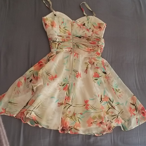 EUC Guess by Marciano Women's Floral Print Dress Size 0 - Picture 3 of 7